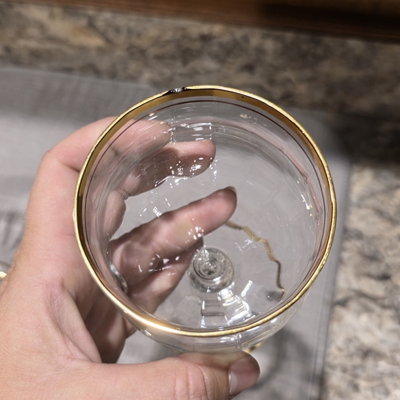 Elegant Gold Rimmed Wine Glass Set - Picture 6 of 7